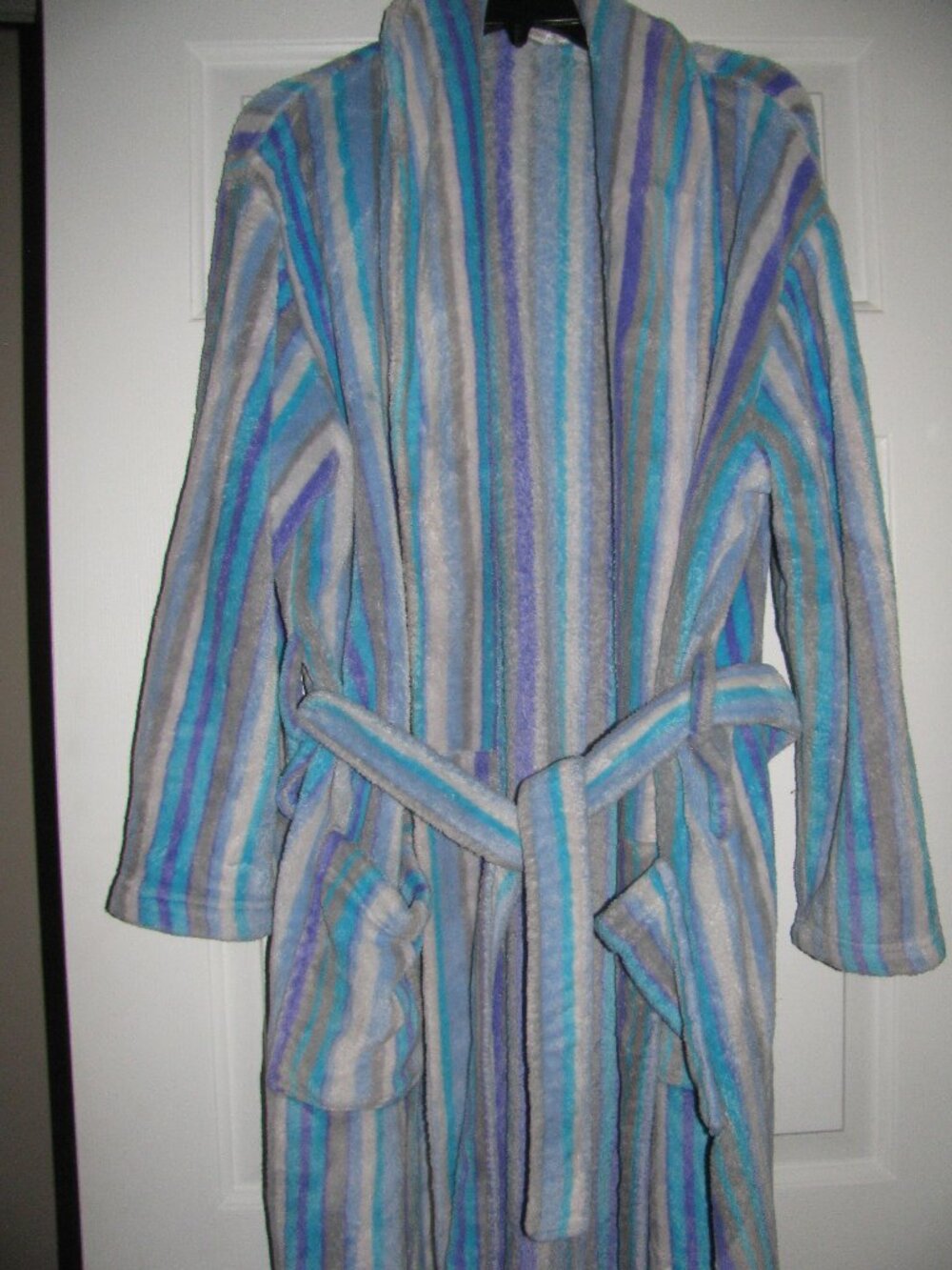 EXCELLENT CONDITION COLORFUL ROBE - HEAVY AND WARM - S/M